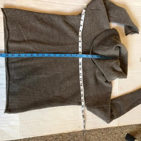 100% Extra fine Merino Wool Cynthia Rowley Women Cozy Soft  Sweater Size M - Picture 4 of 5